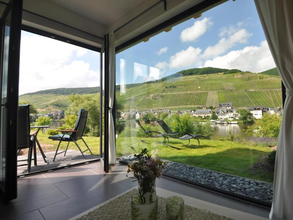 Ferienwohnung Am Moselufer Zell an der Mosel Bagian luar foto