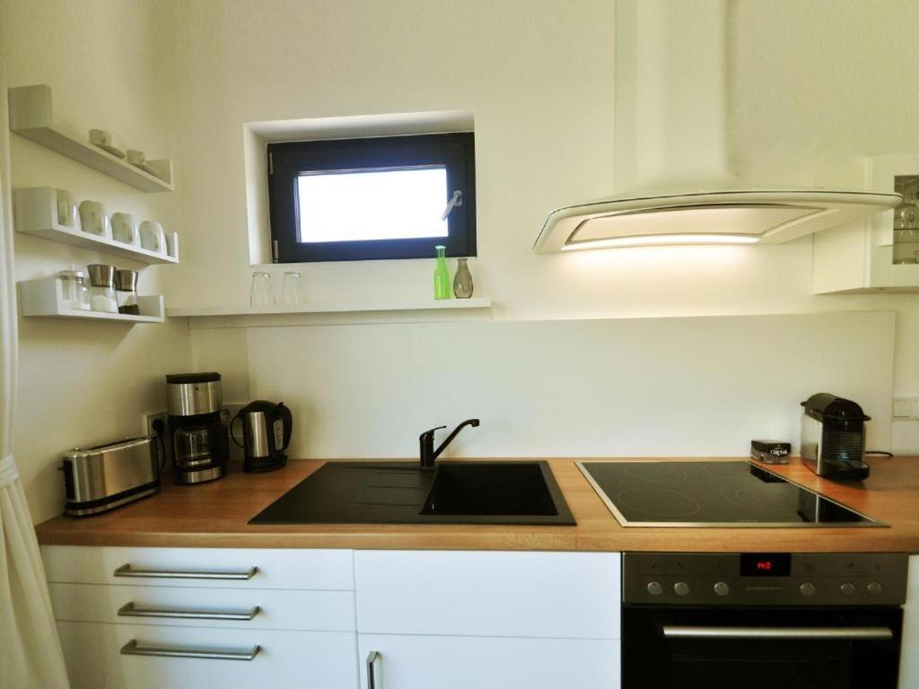 Ferienwohnung Am Moselufer Zell an der Mosel Bagian luar foto