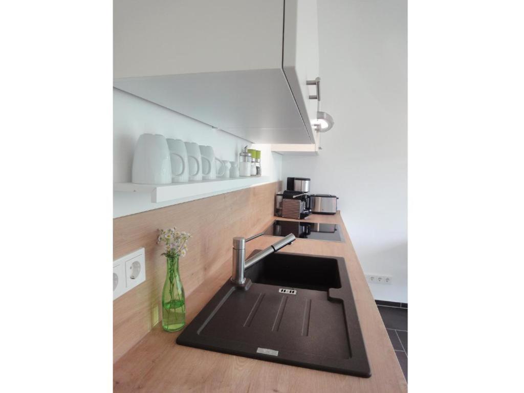 Ferienwohnung Am Moselufer Zell an der Mosel Bagian luar foto