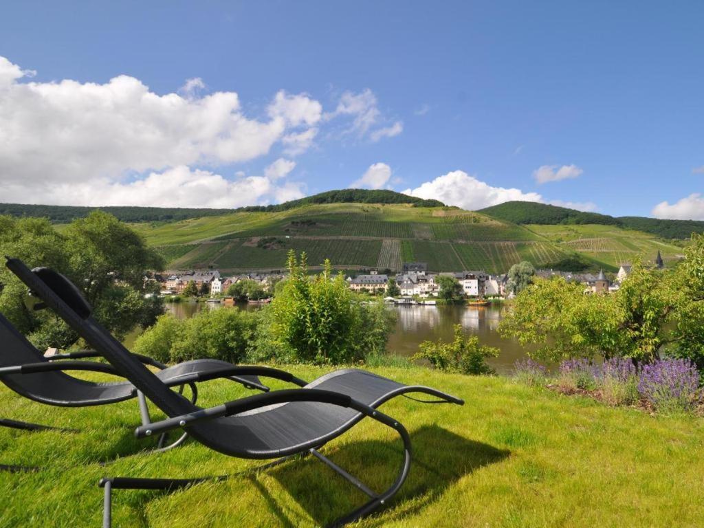 Ferienwohnung Am Moselufer Zell an der Mosel Bagian luar foto