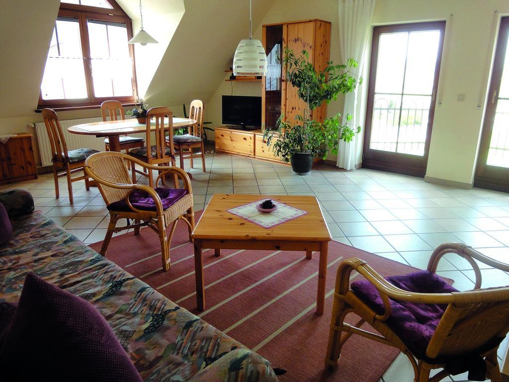 Ferienwohnung Am Moselufer Zell an der Mosel Bagian luar foto